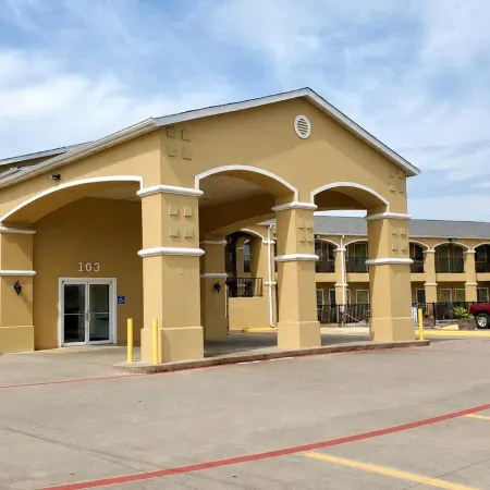 Super 8 by Wyndham Forney/East Dallas Отели в г. Форни