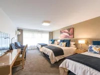 Distinction Hamilton Hotel & Conference Centre Hotels in Hamilton