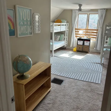 Sullivan Summer House - walk to downtown + beach