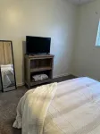 Cozy 3-Bedroom Ranch style house with Huge Backyard & Fire pit