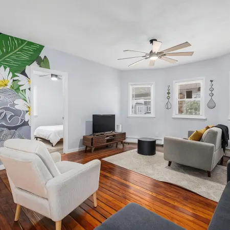 Spacious & Stylish 5 -Bed 2 Bath House in Charming Providence, a Block from PC