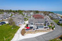 Maushop Village-Exceptional, 2 Bedrooms, Sleeps 4, 1.5 Baths, with Great Views.