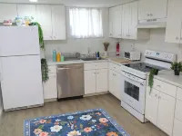 Spacious 4-bedroom suburban townhome near Baltimore safe peaceful king beds