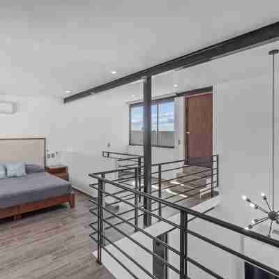 well located Apartment with pool and private Terrace, overlooking The city. Rooms