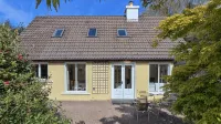 Rusheens Cottage. Charming comfortable cottage with sauna in peaceful valley. のホテル