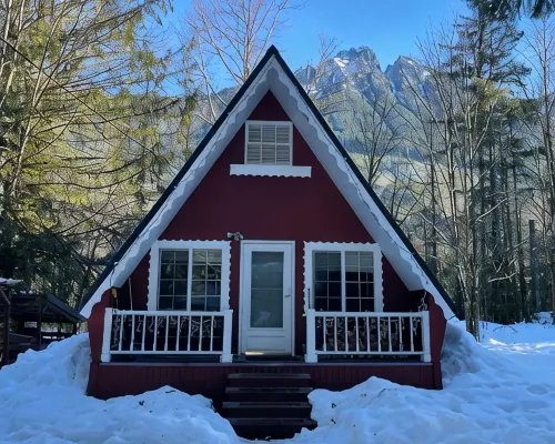 Enchanting A Frame Cabin in Baring - Perfect for a cozy getaway 바링 호텔