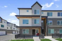 Family-Friendly 3-Story Home Sleeps 9