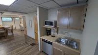 Large 2-Bedroom Lower Unit with Fast WI-FI & in Unit Washer/Dryer