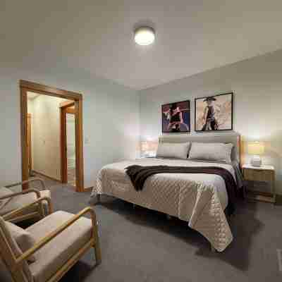 Family Friendly Fremont Crossing Home, 3 Kings, Bunk Room, Hot Tub, Sharc Passes Rooms
