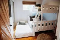 Beautiful, modern, cottage with hot tub and more - 4-Star