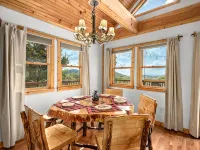 Black Bear Cabin w Majestic Views - シャレー