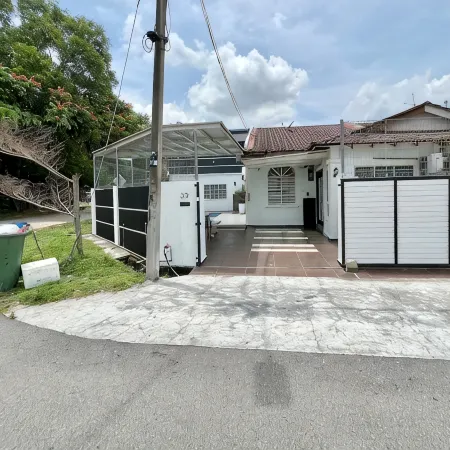 H&H 1 by H&H Leisure Guest House