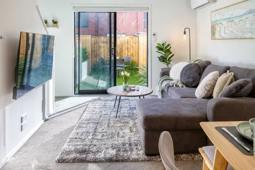 CBD 2BR with Backyard - Walk Everywhere - วิลล่า
