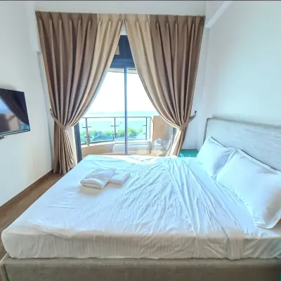 Spectacular Seaview Apartment at Forest City Hotels near Forest City