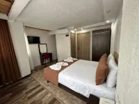 GLOBAL 2022 HOTEL - 2-Star