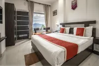 The Golden Sunrise Hotel - parking