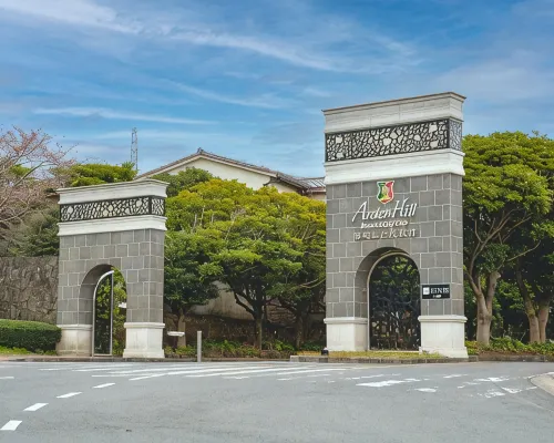 Arden Hill Resort & Golf Club Hoteles cerca de Catedral de la Trinidad