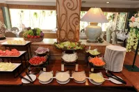 Holiday Garden Hotel & Resort - breakfast