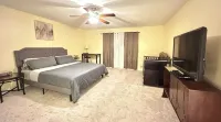 Modern 5 Bedroom Pocono house - Jacuzzi - Gameroom - Near Lake - Golf Couse - 4-Star