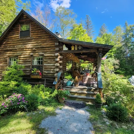 Lovely Log Cabin Retreat: Cozy Fireplace, Beautiful Gardens & Nature
