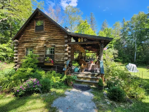 Lovely Log Cabin Retreat: Cozy Fireplace, Beautiful Gardens & Nature - Alphydda
