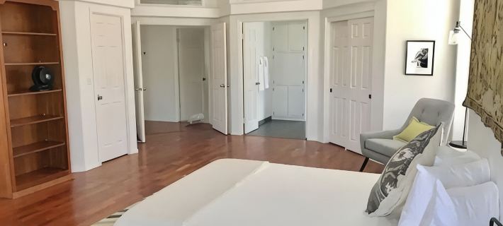 Bright, Spacious and sparkling clean 3 bed 2 bath Hotels in Lone Pine