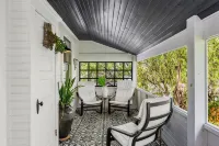 Updated South Hill Craftsman Sleeps 12!