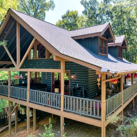 Spacious 3Br Lake Lure Retreat with Bunk Room Sleeps 15 -Family & Pet Friendly