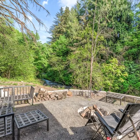 Rocky River is a Spacious 5-bedroom house in wonderful Longview with WiFi, AC