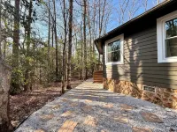 Cozy Elegant Roundhouse Nestled in Woods, 5min from Downtown, with Hot Tub! - Chalets