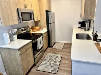 Modern 1-bedroom with WiFi, pool, fitness center, and comfort in San Ramon. - balcony