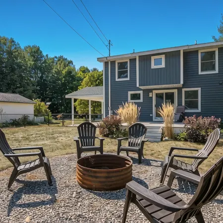 Charming 4-bedroom house in the pleasant Village of Elk Rapids.