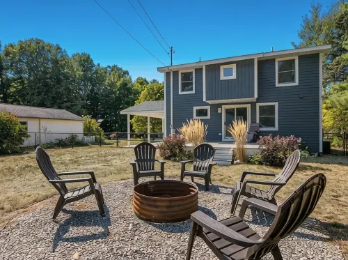 Charming 4-bedroom house in the pleasant Village of Elk Rapids. - 4 stjerner
