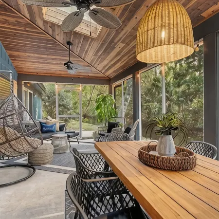 Mellow Manatee Cottage - on canal with boat house - Kayaks, Manatees, Private