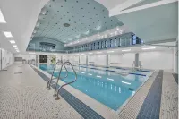 Downtown Oasis: Steps to Dining & Sights. Pool + Gym in Building - Pools