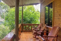 Treehouse in the Canopy close to beach - large garden with trails - Pavones wave - Wifi
