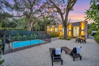 Stunning Tropical Pool House North Miami - New Construction - - Pools