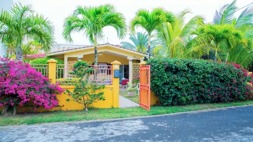 Villa located 2 minutes from the beach, close to shops, most beautiful corner of Mauritius - 3-Star