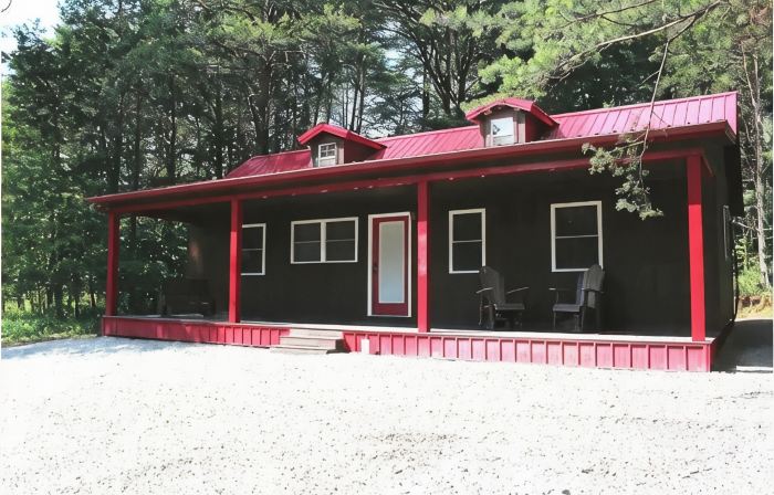 The Bear Den (Secluded in Amish Country and peaceful)