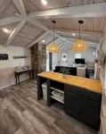 River Rock Cabin - Near Spring River and Main St