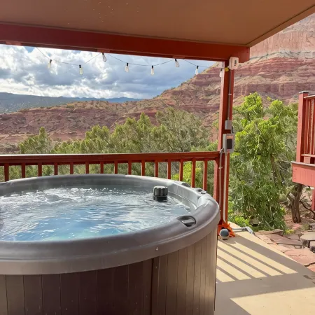 Canyon Vista Cottage- Hot Tub and Heavenly Views