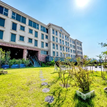 Odri Inn Jeju Отели рядом с достопримечательностью «Кольватмэул Пансатоп»