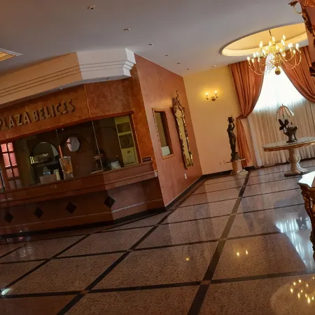 Hotel Plaza Belices - Solo Adultos Отели рядом с достопримечательностью «Театр «Сан-Рафаэль»»