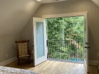 Lakefront Custom Home /w Private Dock on Cove.  Finished Basement.  2 Kitchens Hotels in Fallstown