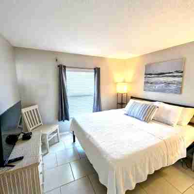 Ocean Front Condo - Views, Pool, Hot Tub, Pickleball -Tennis- Basketball Courts! Rooms