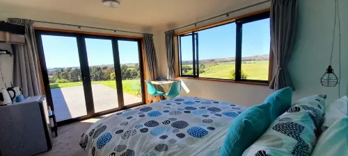 Hill Top Retreat  homestay - With  270 degrees stunning Views ! - 3-Star