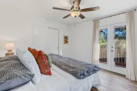 Large Spanish Villa ~ Sleeps 14~ Gym ~ GameRm~ Pool ~ Views