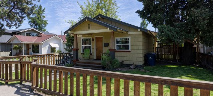 West Side Gem │Two King Suites │Walk Everywhere │Hot Tub │Large Living Space Ξενοδοχεία στην πόλη Bend