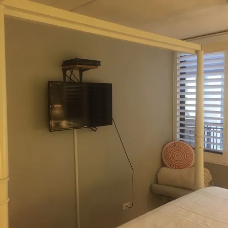 Colorful Kamaole Sands Condo, Kihei, with Family Friendly Pool, Steps from Beach