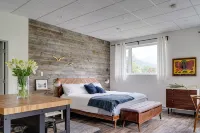 Perfect SLOCAN Getaway Suite - Beach - Hike - Bike - Homestays